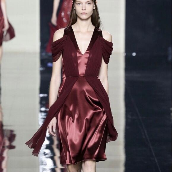 NWT Christopher Kane Runway Off Shoulder V-Neck Mini Dress Burgundy Sz 8 - Picture 1 of 8